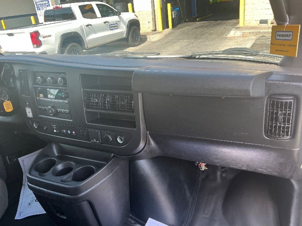 Light Duty Box Truck-Light and Medium Duty Trucks-GMC-2021-Savana G33903-Orlando-FL-95,543\n\t\tmiles-$ 31,250 - Image 21
