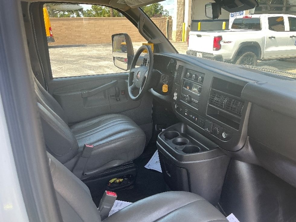 Light Duty Box Truck-Light and Medium Duty Trucks-GMC-2021-Savana G33903-Orlando-FL-95,543\n\t\tmiles-$ 31,250 - Image 22