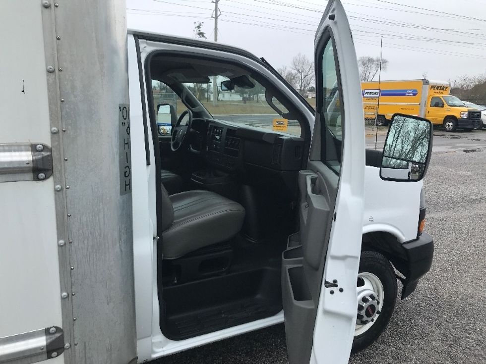 Light Duty Box Truck-Light and Medium Duty Trucks-GMC-2021-Savana G33903-Panama City-FL-106,511\n\t\tmiles-$ 31,000 - Image 16
