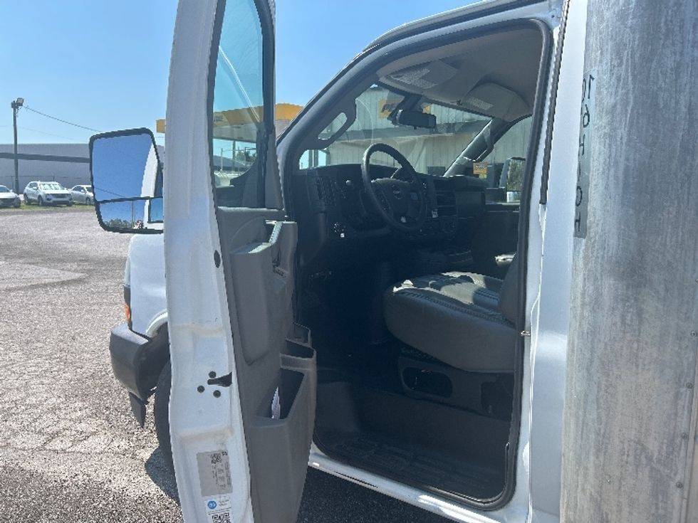 Light Duty Box Truck-Light and Medium Duty Trucks-GMC-2021-Savana G33903-Panama City-FL-82,487\n\t\tmiles-$ 31,000 - Image 16