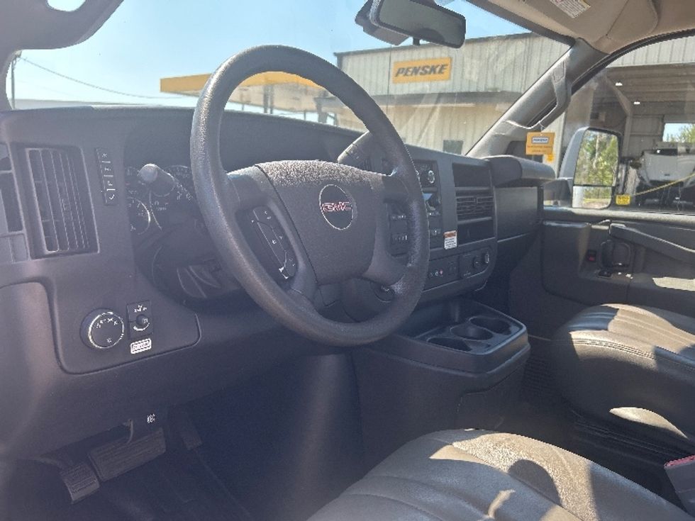 Light Duty Box Truck-Light and Medium Duty Trucks-GMC-2021-Savana G33903-Panama City-FL-82,487\n\t\tmiles-$ 31,000 - Image 17