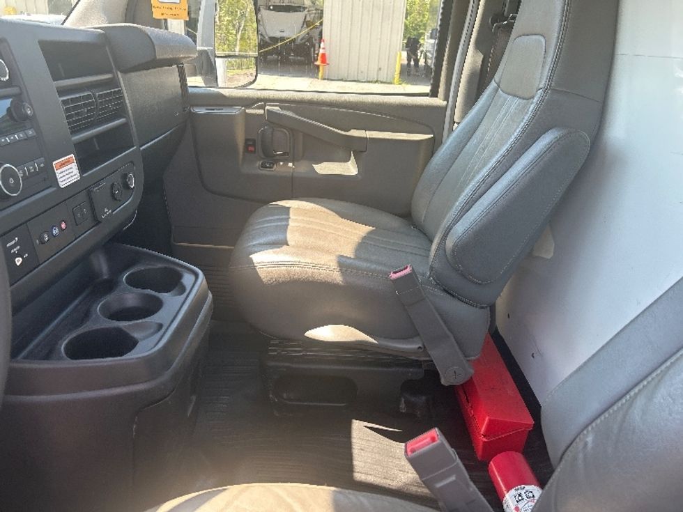 Light Duty Box Truck-Light and Medium Duty Trucks-GMC-2021-Savana G33903-Panama City-FL-82,487\n\t\tmiles-$ 31,000 - Image 19