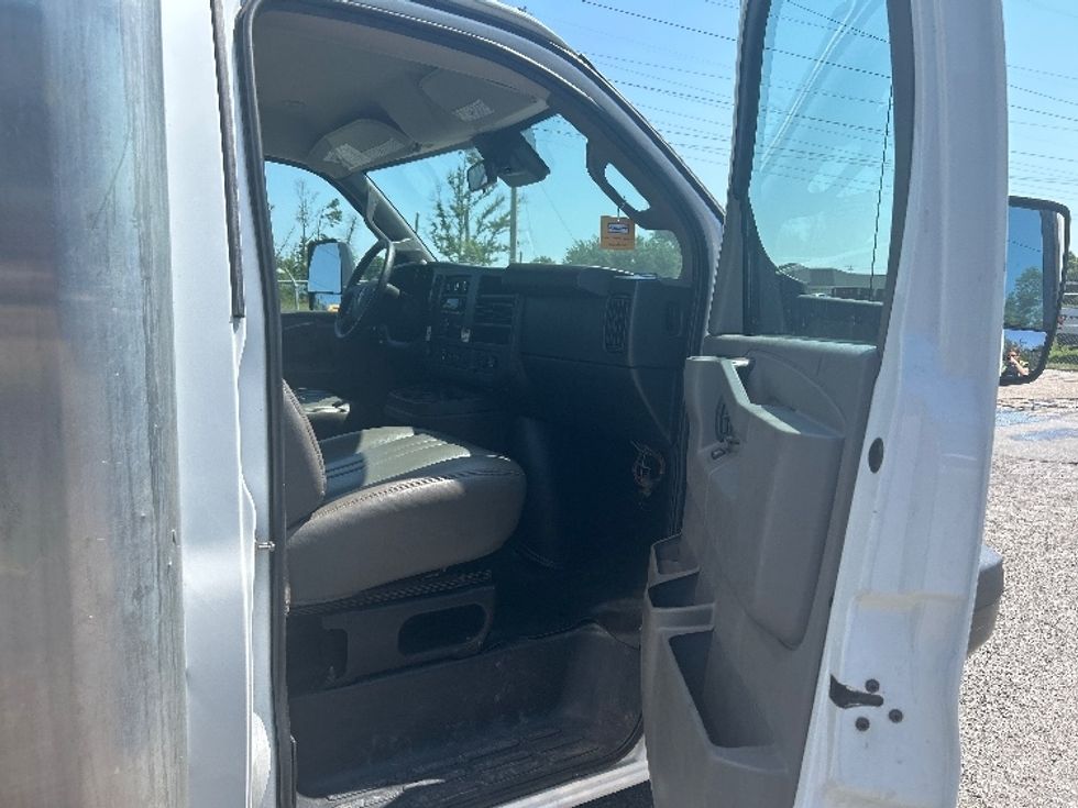 Light Duty Box Truck-Light and Medium Duty Trucks-GMC-2021-Savana G33903-Panama City-FL-82,487\n\t\tmiles-$ 31,000 - Image 20