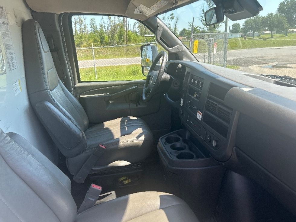 Light Duty Box Truck-Light and Medium Duty Trucks-GMC-2021-Savana G33903-Panama City-FL-82,487\n\t\tmiles-$ 31,000 - Image 22