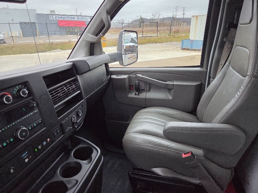 Light Duty Box Truck-Light and Medium Duty Trucks-GMC-2021-Savana G33903-Parkersburg-WV-118,171\n\t\tmiles-$ 27,750 - Image 17