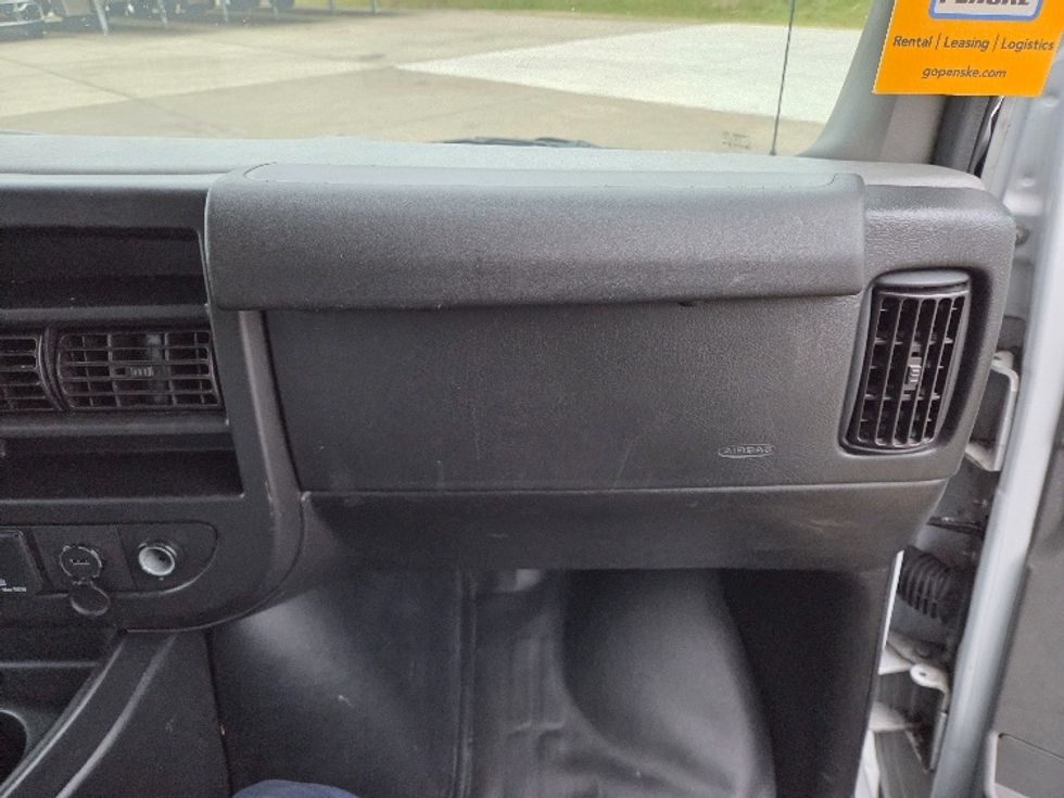 Light Duty Box Truck-Light and Medium Duty Trucks-GMC-2021-Savana G33903-Parkersburg-WV-118,171\n\t\tmiles-$ 27,750 - Image 19