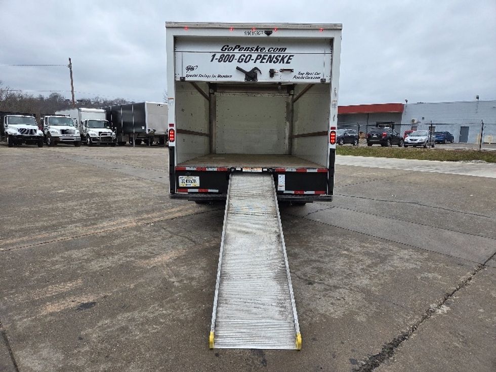 Light Duty Box Truck-Light and Medium Duty Trucks-GMC-2021-Savana G33903-Parkersburg-WV-118,171\n\t\tmiles-$ 27,750 - Image 8