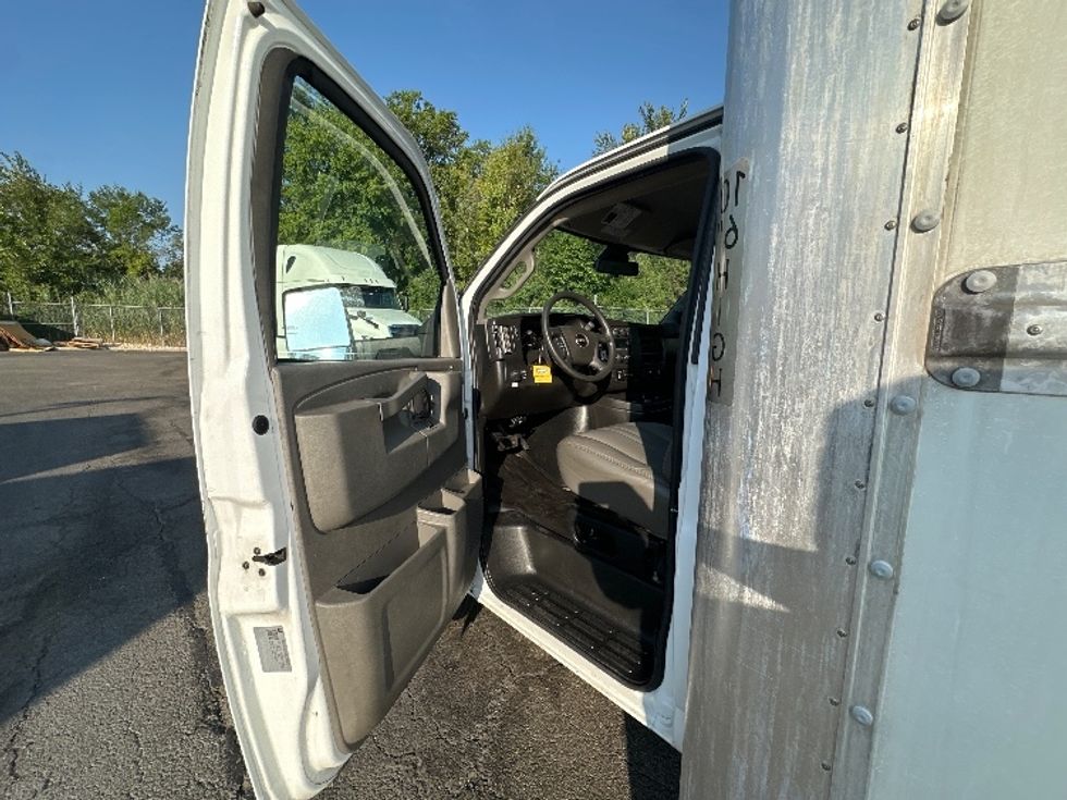 Light Duty Box Truck-Light and Medium Duty Trucks-GMC-2021-Savana G33903-Parsippany-NJ-101,114\n\t\tmiles-$ 28,500 - Image 16