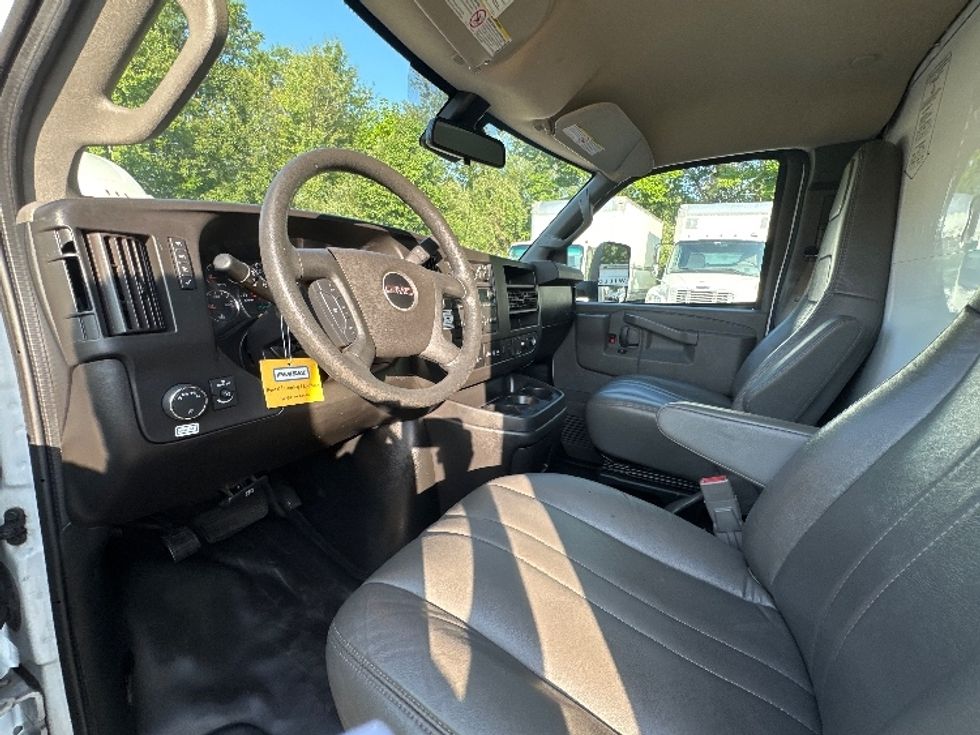 Light Duty Box Truck-Light and Medium Duty Trucks-GMC-2021-Savana G33903-Parsippany-NJ-101,114\n\t\tmiles-$ 28,500 - Image 17