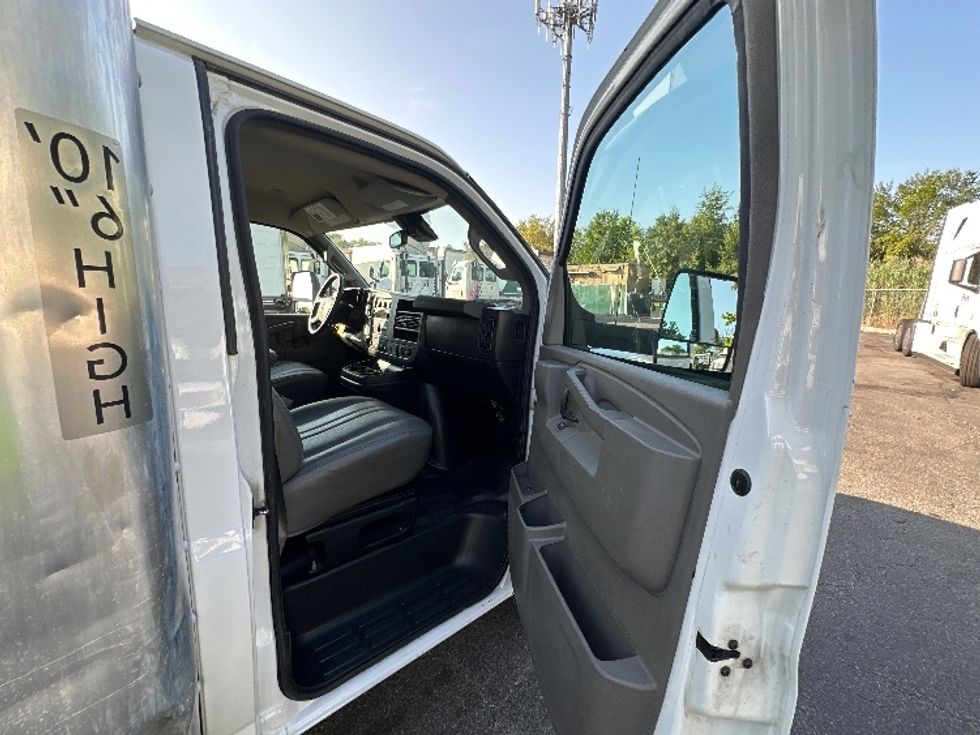 Light Duty Box Truck-Light and Medium Duty Trucks-GMC-2021-Savana G33903-Parsippany-NJ-101,114\n\t\tmiles-$ 28,500 - Image 20
