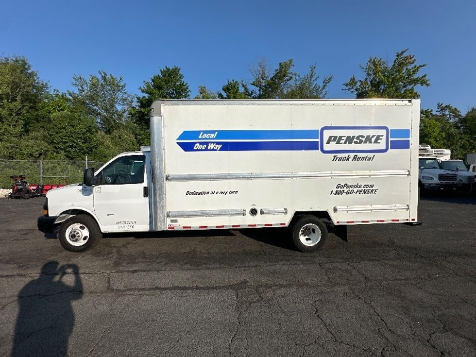 Light Duty Box Truck-Light and Medium Duty Trucks-GMC-2021-Savana G33903-Parsippany-NJ-101,114\n\t\tmiles-$ 28,500 - Image 4