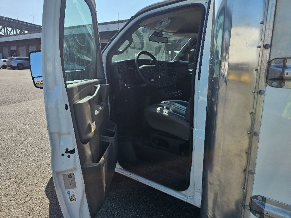 Light Duty Box Truck-Light and Medium Duty Trucks-GMC-2021-Savana G33903-Parsippany-NJ-53,289\n\t\tmiles-$ 33,750 - Image 13