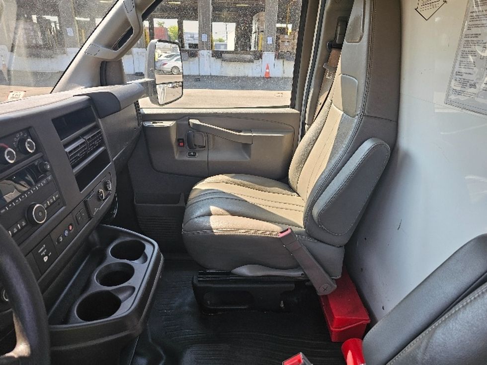 Light Duty Box Truck-Light and Medium Duty Trucks-GMC-2021-Savana G33903-Parsippany-NJ-53,289\n\t\tmiles-$ 33,750 - Image 16
