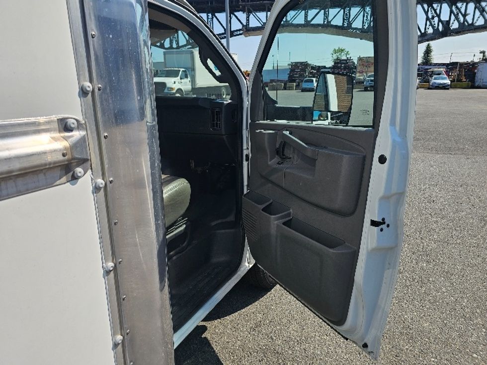 Light Duty Box Truck-Light and Medium Duty Trucks-GMC-2021-Savana G33903-Parsippany-NJ-53,289\n\t\tmiles-$ 33,750 - Image 17