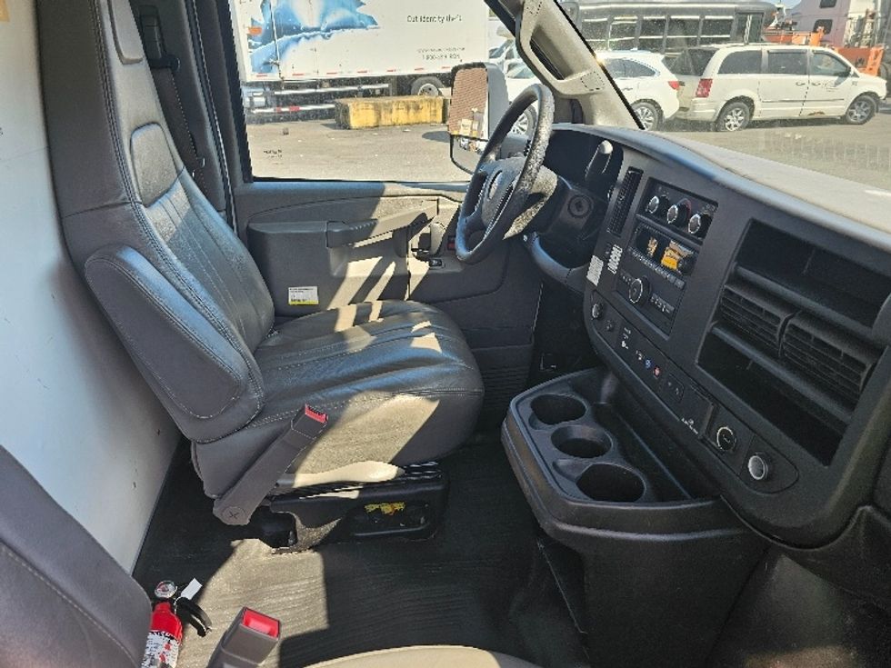 Light Duty Box Truck-Light and Medium Duty Trucks-GMC-2021-Savana G33903-Parsippany-NJ-53,289\n\t\tmiles-$ 33,750 - Image 19