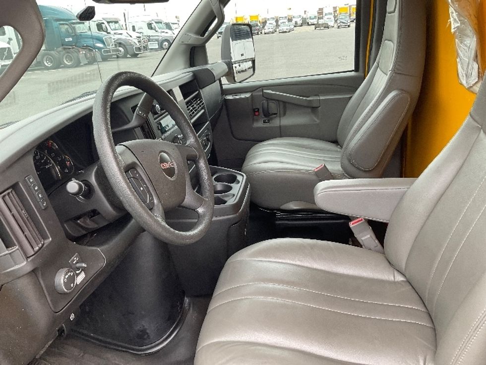Light Duty Box Truck-Light and Medium Duty Trucks-GMC-2021-Savana G33903-Pasco-WA-105,770\n\t\tmiles-$ 28,250 - Image 19