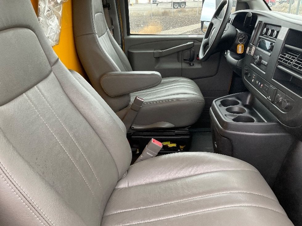 Light Duty Box Truck-Light and Medium Duty Trucks-GMC-2021-Savana G33903-Pasco-WA-105,770\n\t\tmiles-$ 28,250 - Image 22
