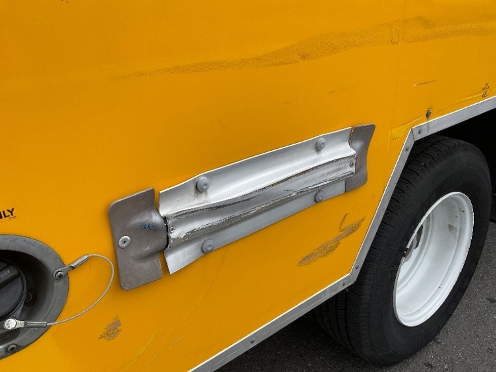 Light Duty Box Truck-Light and Medium Duty Trucks-GMC-2021-Savana G33903-Pasco-WA-105,770\n\t\tmiles-$ 28,250 - Image 29