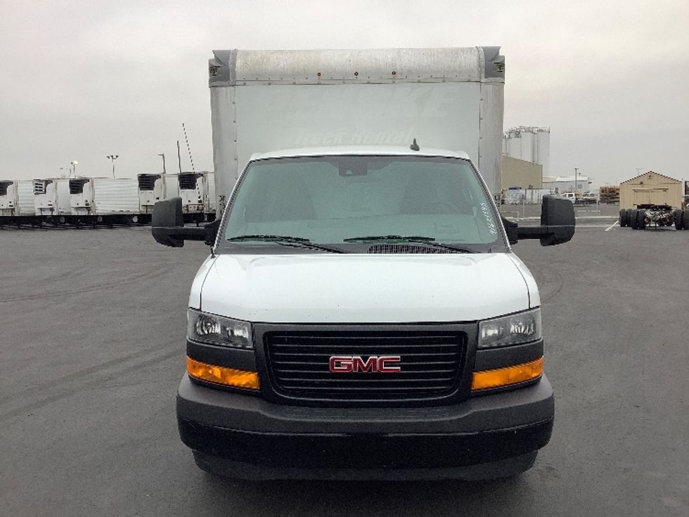 Light Duty Box Truck-Light and Medium Duty Trucks-GMC-2021-Savana G33903-Pasco-WA-106,171\n\t\tmiles-$ 30,000 - Image 2