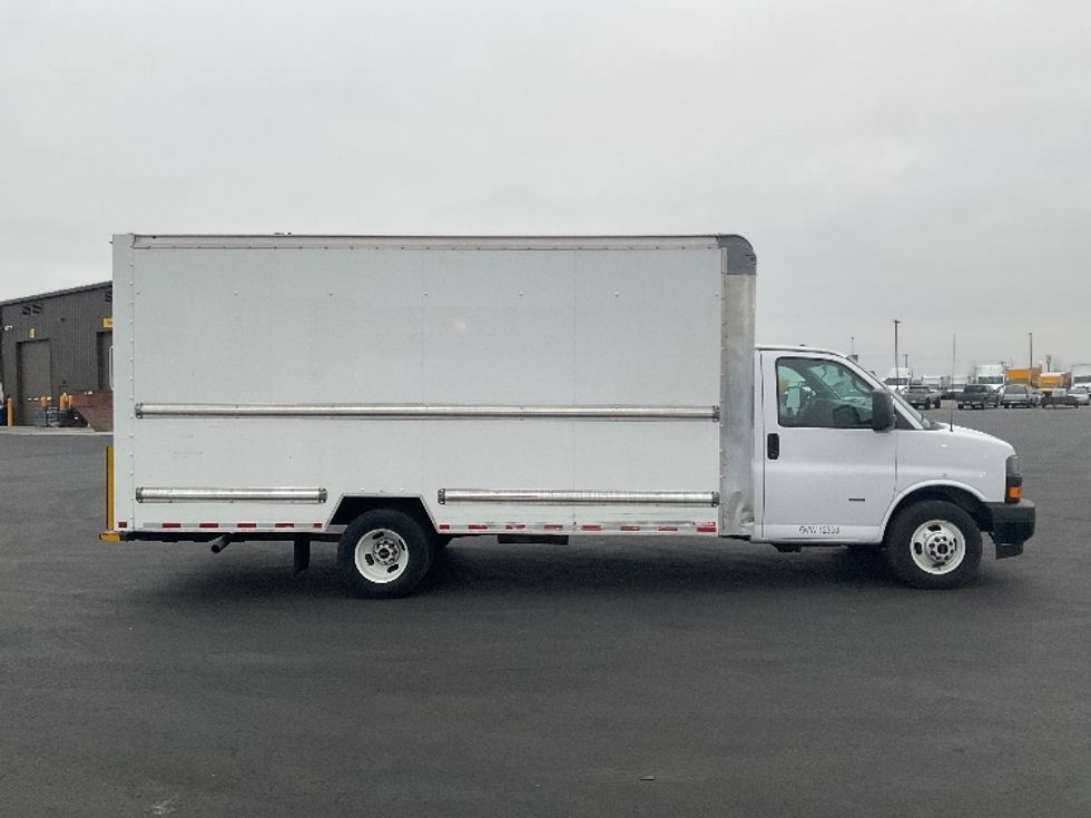 Light Duty Box Truck-Light and Medium Duty Trucks-GMC-2021-Savana G33903-Pasco-WA-107,800\n\t\tmiles-$ 23,500 - Image 15