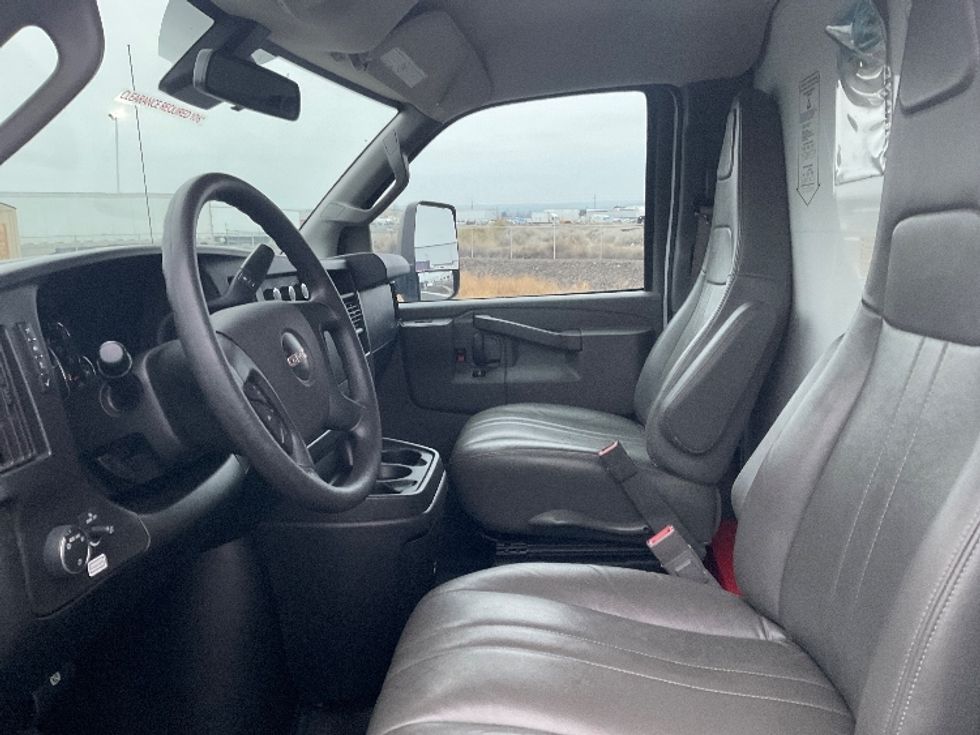 Light Duty Box Truck-Light and Medium Duty Trucks-GMC-2021-Savana G33903-Pasco-WA-107,800\n\t\tmiles-$ 23,500 - Image 19