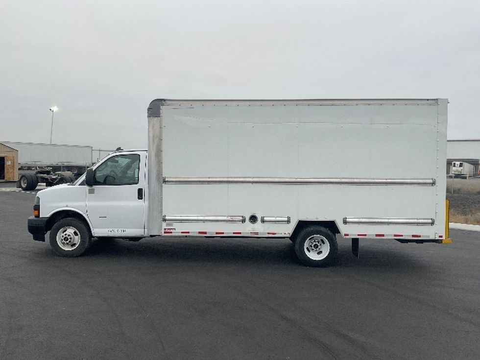 Light Duty Box Truck-Light and Medium Duty Trucks-GMC-2021-Savana G33903-Pasco-WA-107,800\n\t\tmiles-$ 23,500 - Image 4