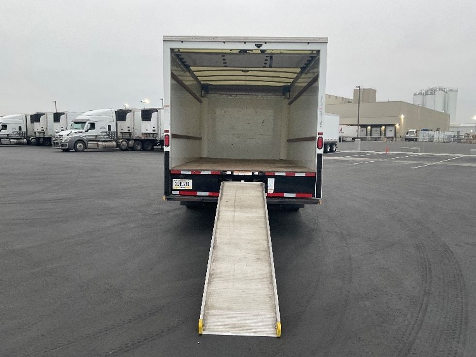 Light Duty Box Truck-Light and Medium Duty Trucks-GMC-2021-Savana G33903-Pasco-WA-107,800\n\t\tmiles-$ 23,500 - Image 9