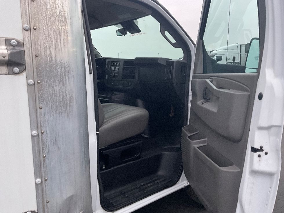 Light Duty Box Truck-Light and Medium Duty Trucks-GMC-2021-Savana G33903-Pasco-WA-107,800\n\t\tmiles-$ 29,750 - Image 20