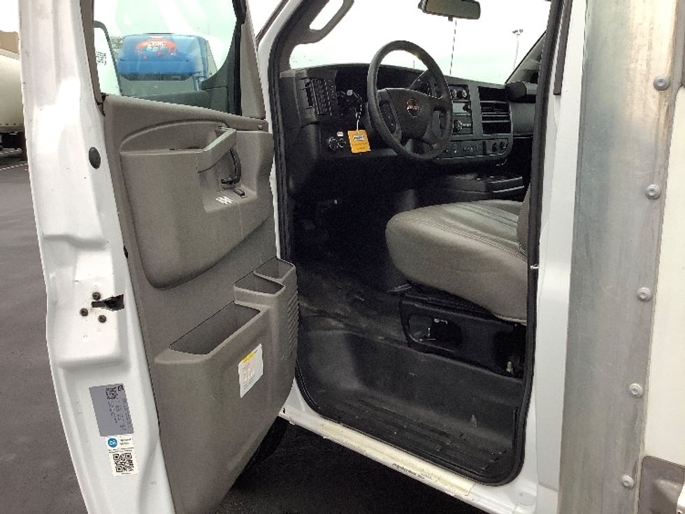 Light Duty Box Truck-Light and Medium Duty Trucks-GMC-2021-Savana G33903-Pasco-WA-111,011\n\t\tmiles-$ 29,500 - Image 16