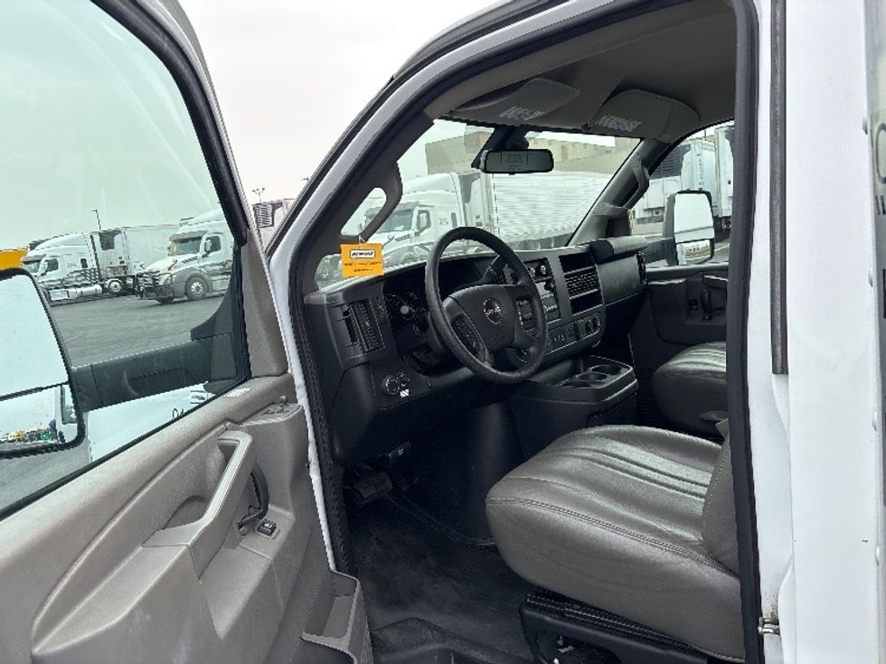 Light Duty Box Truck-Light and Medium Duty Trucks-GMC-2021-Savana G33903-Pasco-WA-112,346\n\t\tmiles-$ 27,750 - Image 16