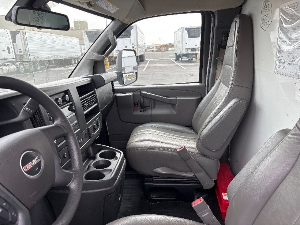 Light Duty Box Truck-Light and Medium Duty Trucks-GMC-2021-Savana G33903-Pasco-WA-112,346\n\t\tmiles-$ 27,750 - Image 19