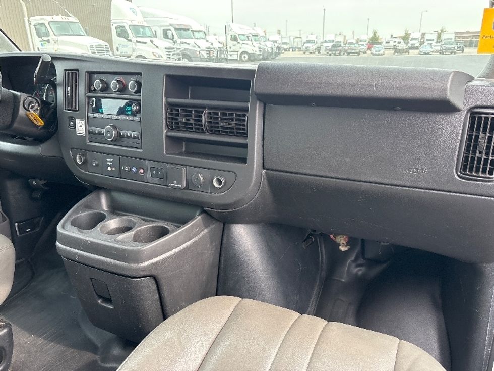 Light Duty Box Truck-Light and Medium Duty Trucks-GMC-2021-Savana G33903-Pasco-WA-112,346\n\t\tmiles-$ 27,750 - Image 21