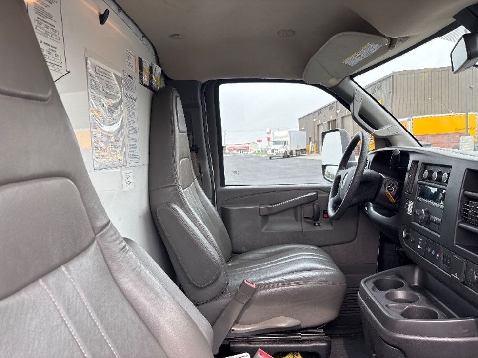 Light Duty Box Truck-Light and Medium Duty Trucks-GMC-2021-Savana G33903-Pasco-WA-112,346\n\t\tmiles-$ 27,750 - Image 22