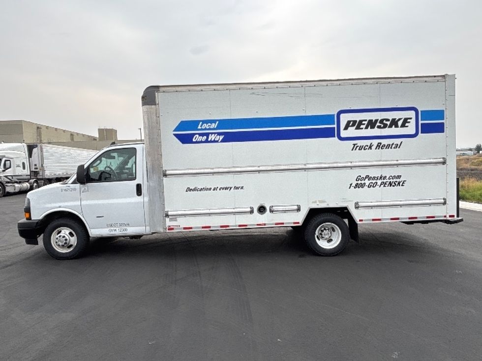 Light Duty Box Truck-Light and Medium Duty Trucks-GMC-2021-Savana G33903-Pasco-WA-112,346\n\t\tmiles-$ 27,750 - Image 4