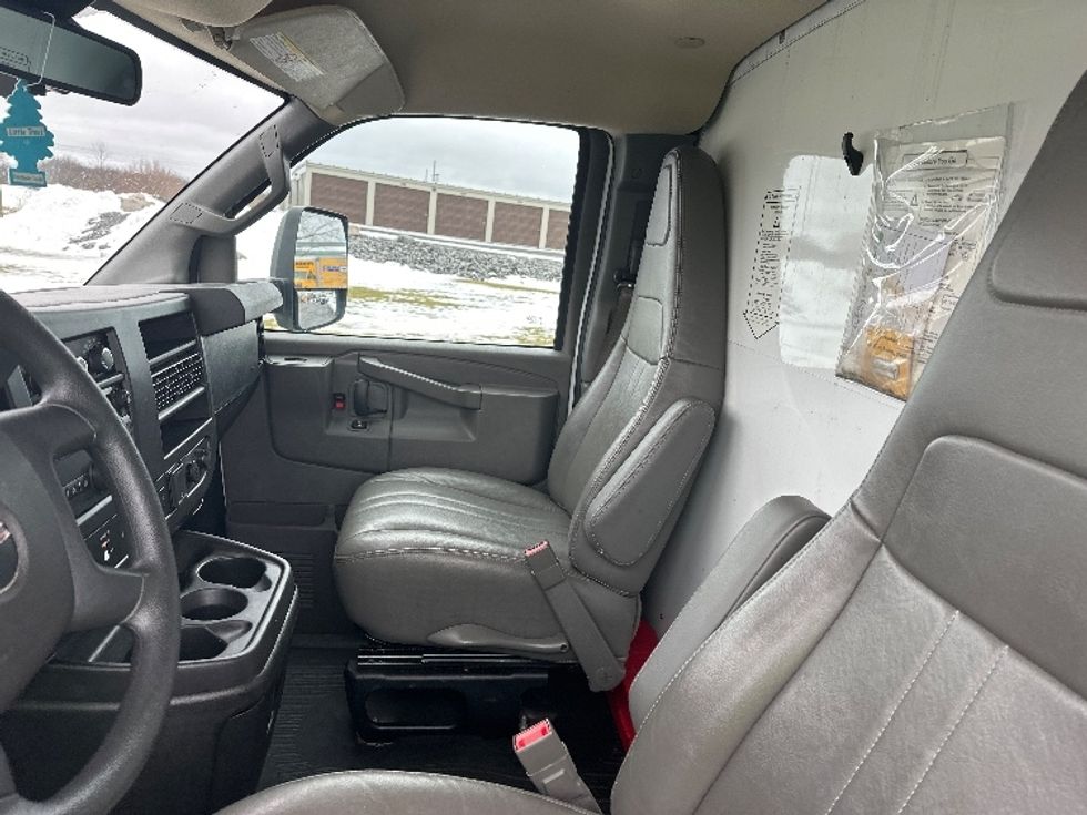 Light Duty Box Truck-Light and Medium Duty Trucks-GMC-2021-Savana G33903-Pasco-WA-117,509\n\t\tmiles-$ 28,750 - Image 19