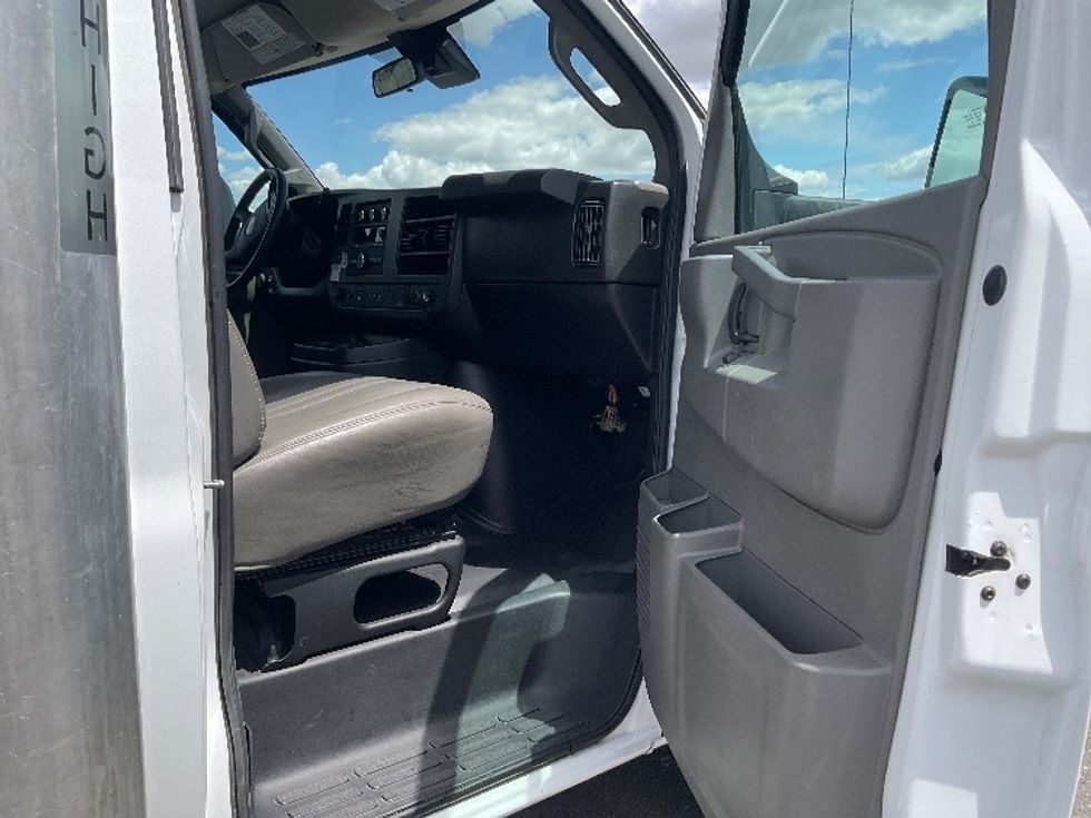Light Duty Box Truck-Light and Medium Duty Trucks-GMC-2021-Savana G33903-Pasco-WA-72,645\n\t\tmiles-$ 35,000 - Image 17