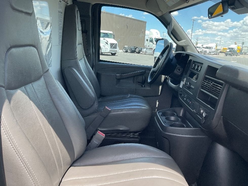 Light Duty Box Truck-Light and Medium Duty Trucks-GMC-2021-Savana G33903-Pasco-WA-72,645\n\t\tmiles-$ 35,000 - Image 22