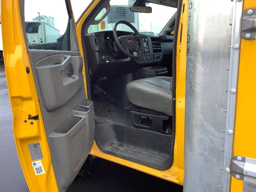 Light Duty Box Truck-Light and Medium Duty Trucks-GMC-2021-Savana G33903-Pasco-WA-88,160\n\t\tmiles-$ 29,000 - Image 16