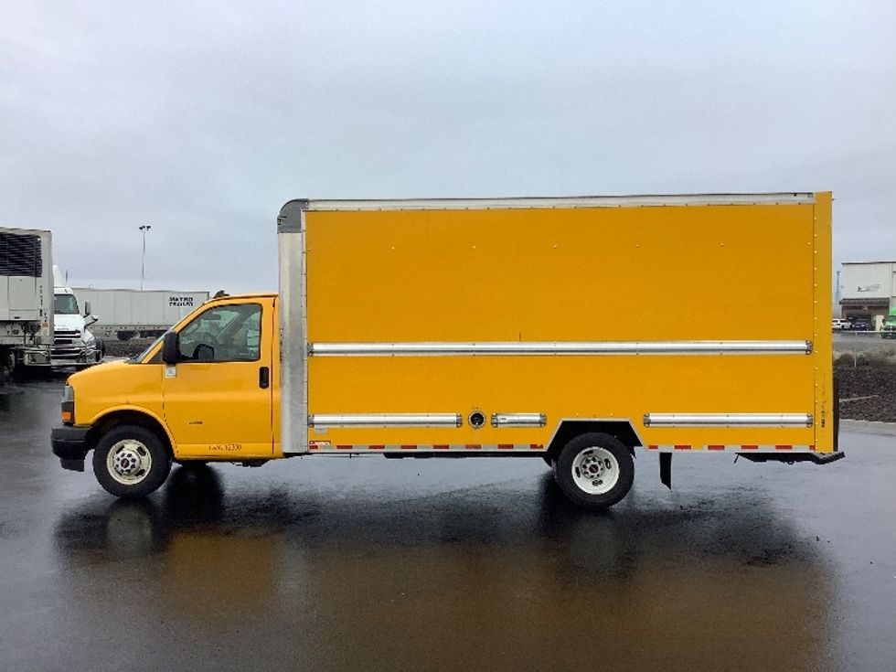 Light Duty Box Truck-Light and Medium Duty Trucks-GMC-2021-Savana G33903-Pasco-WA-88,160\n\t\tmiles-$ 29,000 - Image 4