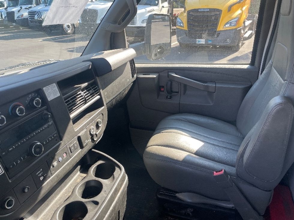 Light Duty Box Truck-Light and Medium Duty Trucks-GMC-2021-Savana G33903-Pennsauken-NJ-132,732\n\t\tmiles-$ 24,250 - Image 16