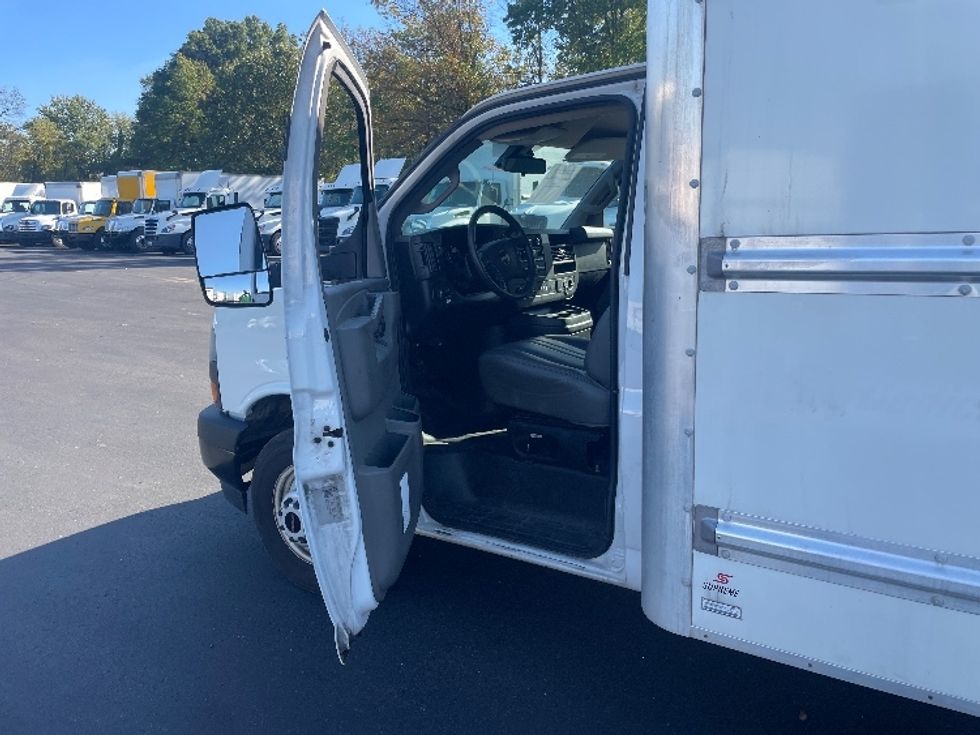 Light Duty Box Truck-Light and Medium Duty Trucks-GMC-2021-Savana G33903-Pennsauken-NJ-132,732\n\t\tmiles-$ 24,250 - Image 17