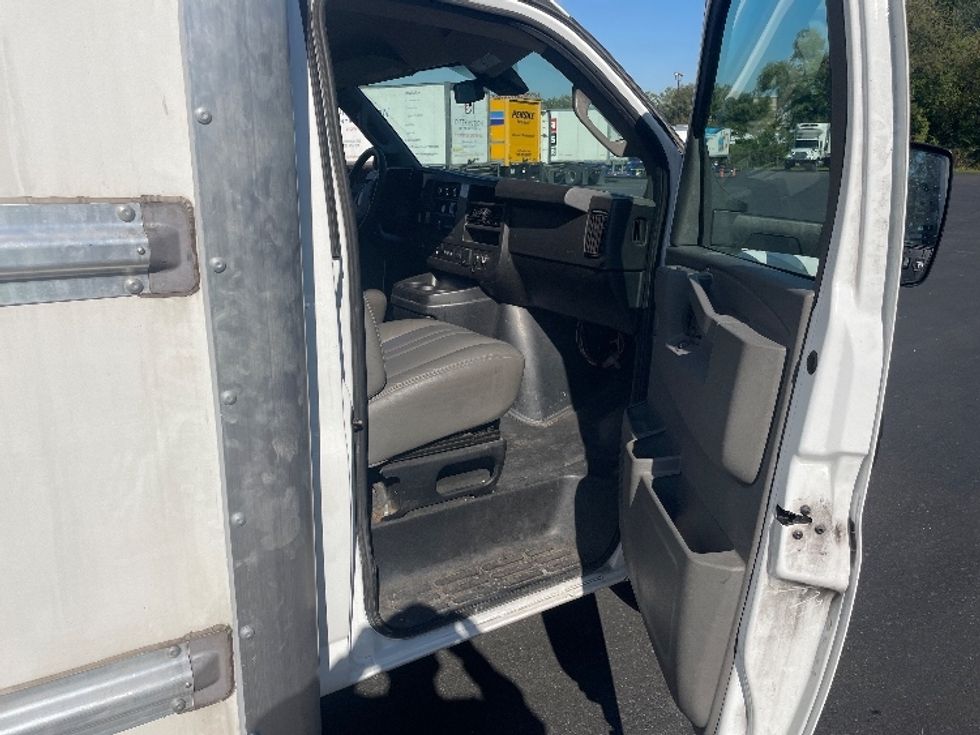 Light Duty Box Truck-Light and Medium Duty Trucks-GMC-2021-Savana G33903-Pennsauken-NJ-132,732\n\t\tmiles-$ 24,250 - Image 20