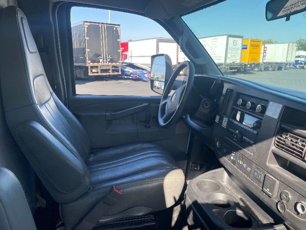 Light Duty Box Truck-Light and Medium Duty Trucks-GMC-2021-Savana G33903-Pennsauken-NJ-132,732\n\t\tmiles-$ 24,250 - Image 22