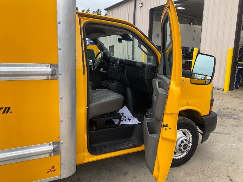 Light Duty Box Truck-Light and Medium Duty Trucks-GMC-2021-Savana G33903-Pensacola-FL-104,643\n\t\tmiles-$ 26,500 - Image 18