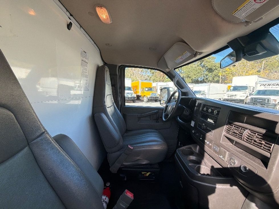 Light Duty Box Truck-Light and Medium Duty Trucks-GMC-2021-Savana G33903-Pensacola-FL-111,509\n\t\tmiles-$ 29,500 - Image 22