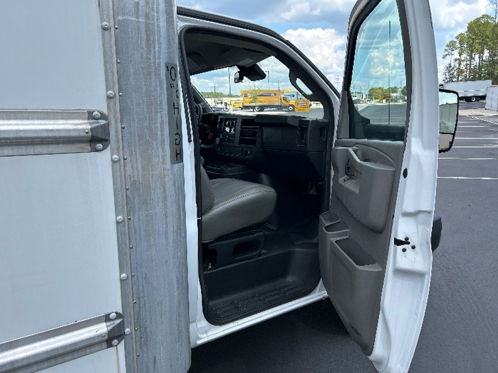 Light Duty Box Truck-Light and Medium Duty Trucks-GMC-2021-Savana G33903-Pensacola-FL-115,646\n\t\tmiles-$ 27,250 - Image 19