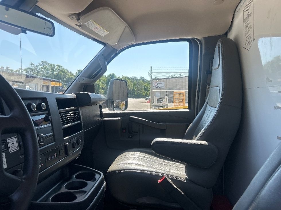 Light Duty Box Truck-Light and Medium Duty Trucks-GMC-2021-Savana G33903-Pensacola-FL-81,100\n\t\tmiles-$ 28,000 - Image 19