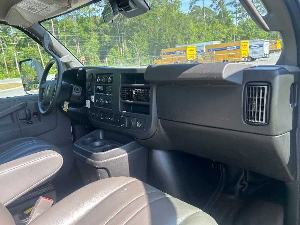 Light Duty Box Truck-Light and Medium Duty Trucks-GMC-2021-Savana G33903-Pensacola-FL-81,100\n\t\tmiles-$ 28,000 - Image 21