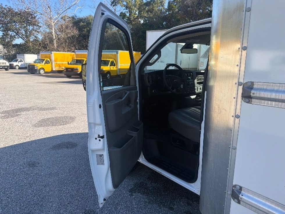Light Duty Box Truck-Light and Medium Duty Trucks-GMC-2021-Savana G33903-Pensacola-FL-89,701\n\t\tmiles-$ 32,000 - Image 16