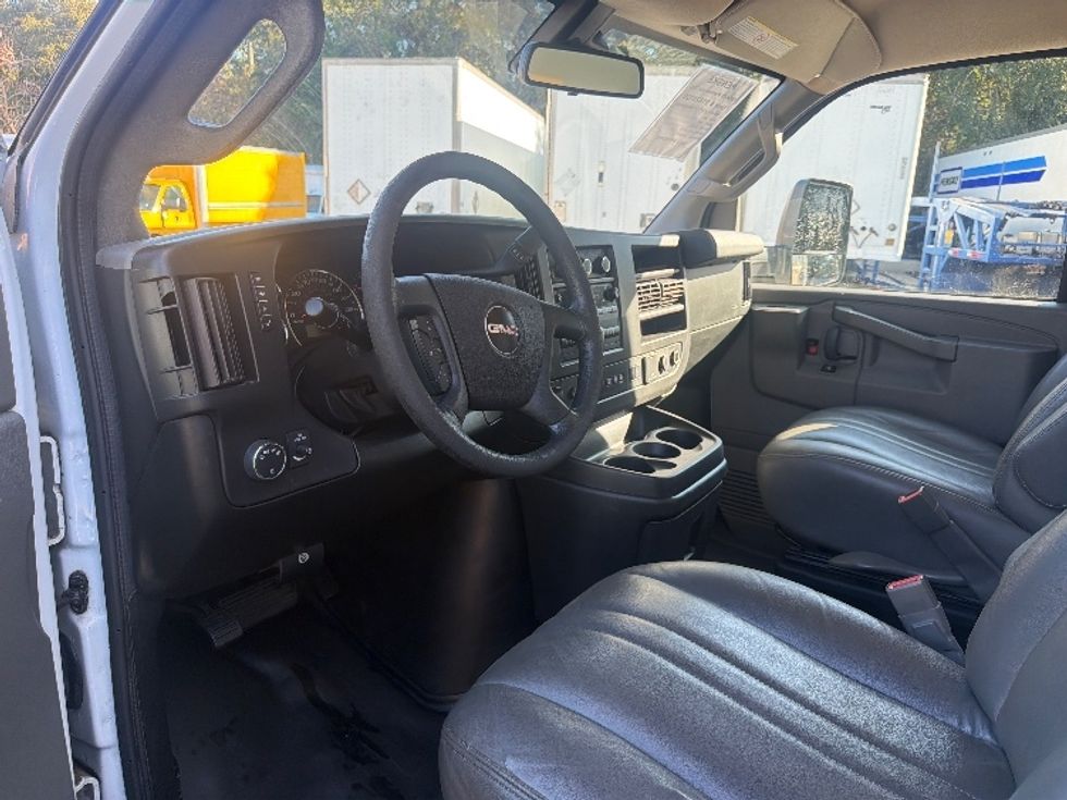 Light Duty Box Truck-Light and Medium Duty Trucks-GMC-2021-Savana G33903-Pensacola-FL-89,701\n\t\tmiles-$ 32,000 - Image 17